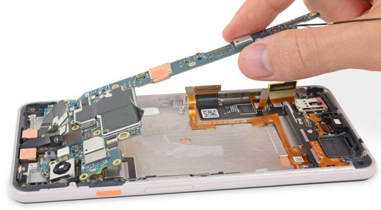 iFixit’s teardown reveals the Pixel 3 XL uses Samsung OLED displays