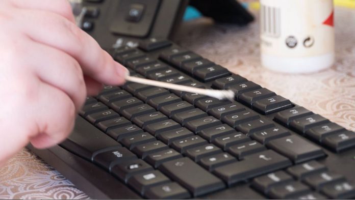 Infomance-how to clen keyboard-00