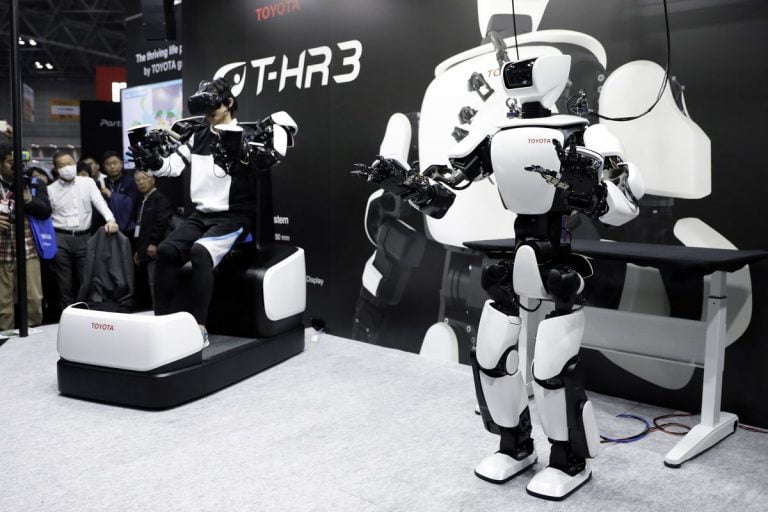 Toyota to invest $100 million in self-driving and robotic technology start-ups