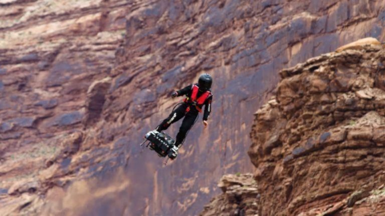 Zapata’s Flying Hoverboard crossed English Channel in 2 Minutes