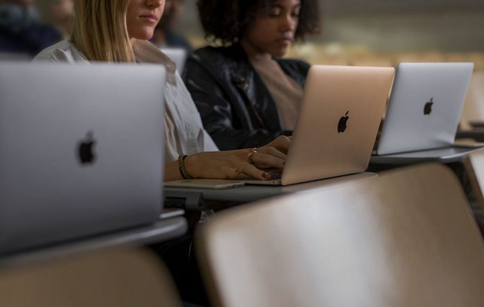 apple-students-feature-infomance