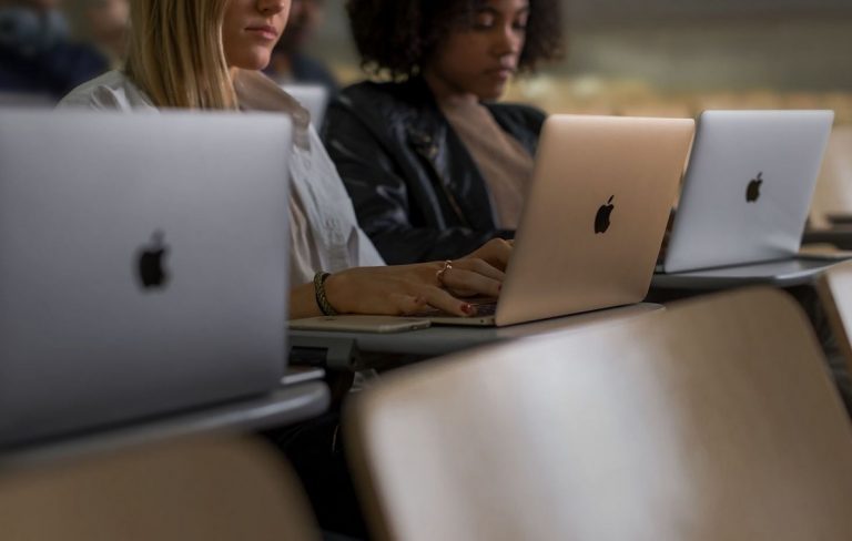 Apple deals and discounts for students! Get them now