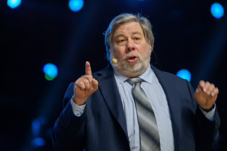 Facebook Slandered by Apple Co-founder Steve Wozniak- feature image