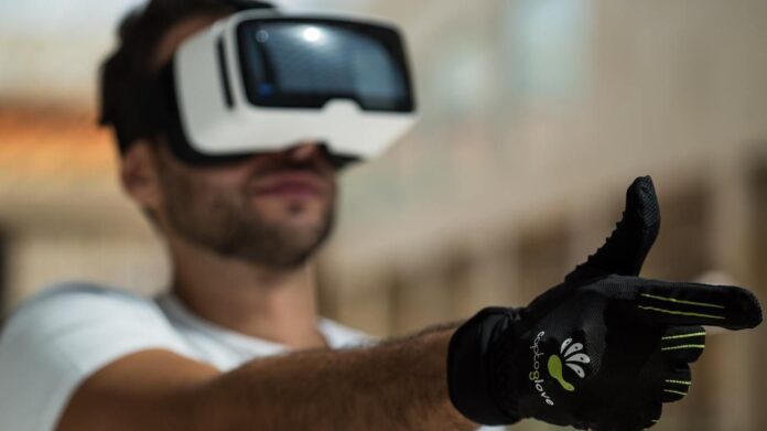 Infinity Gloves infomance-1 Infinity Gloves Turning The Hand Into Gaming Controller- feature image