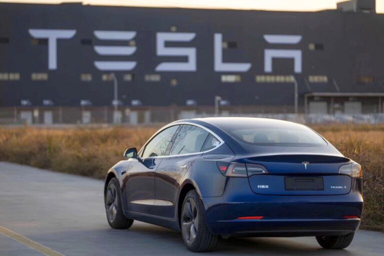 Tesla owners are not paying attention while using autopilot in the car, MIT study