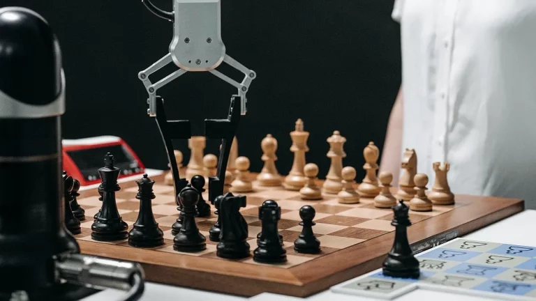 Seven-Years-old opponent’s finger was broken by The Chess Robot